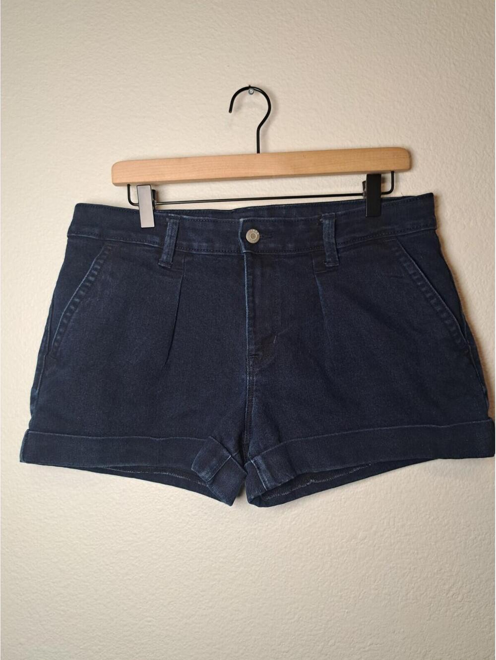 Gap 1969  Jean Shorts Pleated Cuffed Dark Stretch Size  31/12R